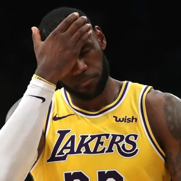 聽聞 Kobe Bryant 墜機身亡，詹姆斯痛哭、內馬爾進球後現場手比「24」致敬！