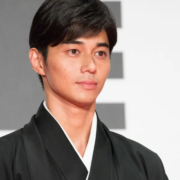 結婚 5 年偷吃 3 年！東出昌大因外遇醜聞代言全面停擺，好男人形象破滅「演藝事業恐完蛋」！