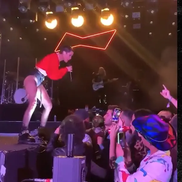 Halsey 演唱會台下觀眾狂喊「前男友 G-Eazy 名字」，讓她當場暴怒飆髒話回嗆！