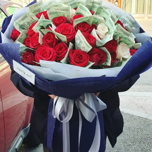 鈔票、化妝品花束一秒收服陷阱妹！6 款超狂花束，今年情人節就這樣送！