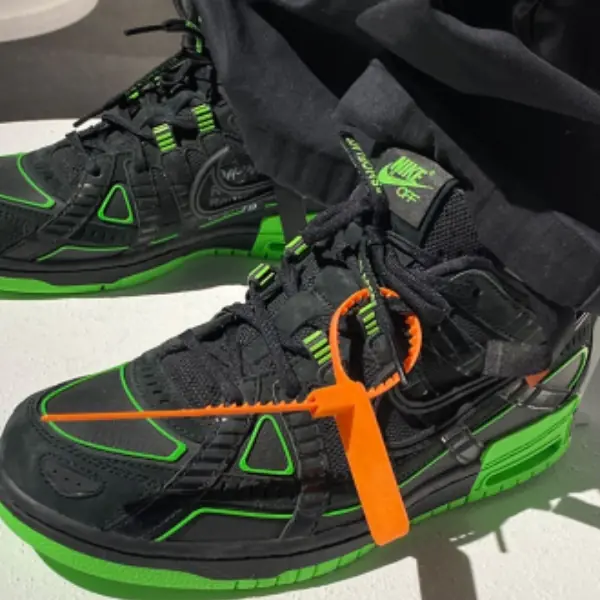Nike 全明星集結！Off-White、Sacai 等爆炸流量球鞋「高清釋出」，鞋迷：哇凍未條！