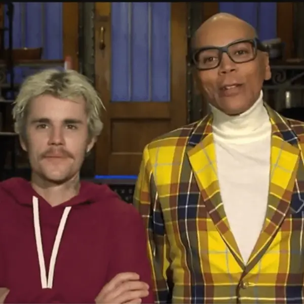 小賈斯汀重返 SNL 熱唱新專輯單曲〈Intentions〉，25 歲鬍子造型被嫌太老氣！