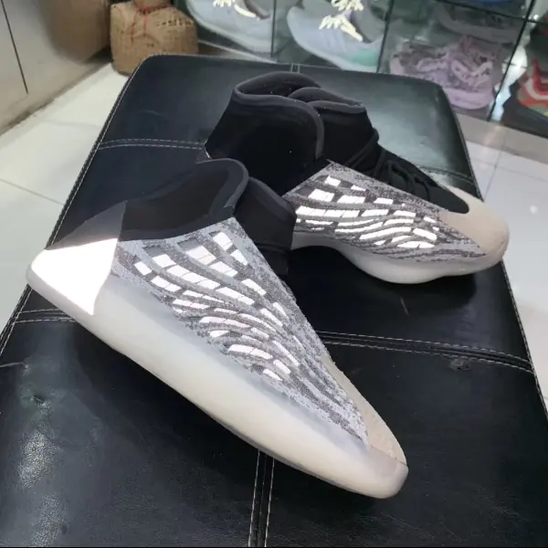NBA 全明星賽根本曬鞋大會！詹皇、Yeezy⋯狂出人氣球鞋，鞋迷淚崩：「薪水守不住了」