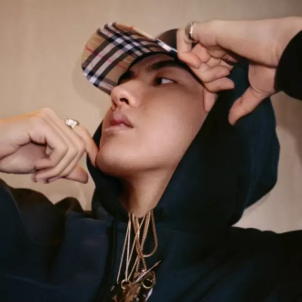 Burberry 不只格紋這麼簡單！吳亦凡、泫雅都親自上身的「百年精品」你還不愛？
