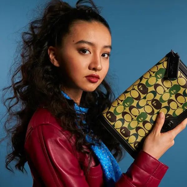 官方高清圖曝光！COACH x BAPE 找來「木村光希」搶先公開聯名商品：那件滿版外套會漲翻吧？