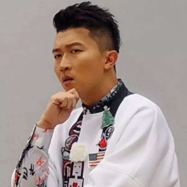 搞笑鞋頭是你？！張立東 Off-White、Sacai「足下狠貨」不斷，原來把妹靠的是這幾雙！