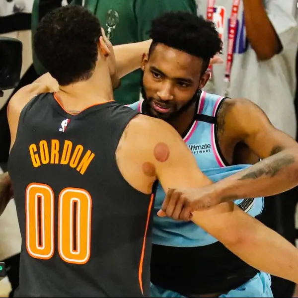 血戰 2OT！Aaron Gordon 飛越 226 公分巨人暴扣仍 1 分惜敗，Derrick Jones Jr 奪灌籃大賽冠軍！