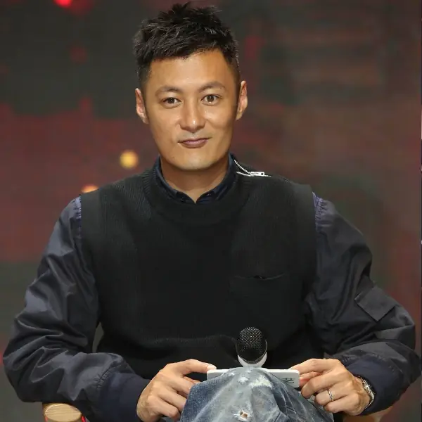 余文樂久違現身倫敦時裝週「整張臉變圓」，網友驚：飄出濃濃中年大叔味！
