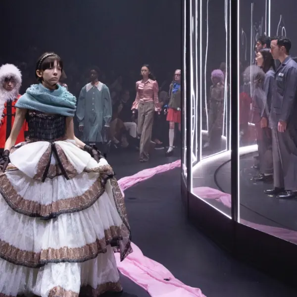誰比 Gucci 狂？直播後台、台上直接換衣服⋯4 大彩蛋爆不完 背後想說的是這些時尚界陋習⋯