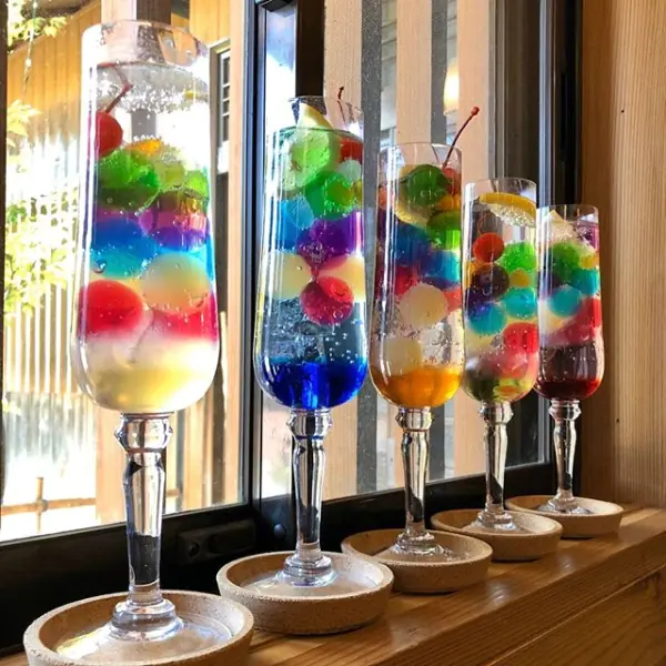 高顏值飲料！日本超夢幻「水果蘇打」爆紅，美味又超好拍「網美照」只好拉朋友去喝！