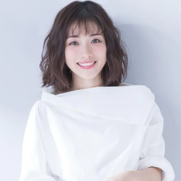 2021 女生髮型趨勢！慵懶羊毛捲、百變中長髮⋯等 5 種髮型推薦，連 IU、宋慧喬都在剪～