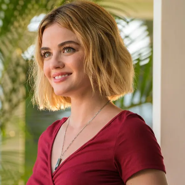 真的不是賽琳娜！新一代性格女演員《逃出夢幻島》Lucy Hale 你該好好認識！