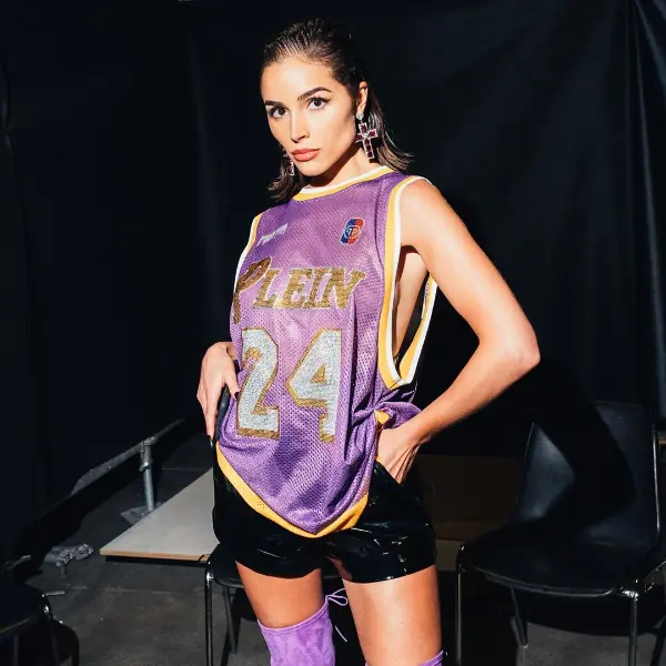 致敬還是炒話題？精品推出 Kobe 紀念系列，還把「直升機」搬上舞台遭砲轟「消費死者」！設計師：「很難過」