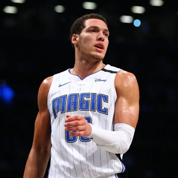 再不給我冠軍啊！Aaron Gordon 360 度雙手暴扣轟炸籃框，球迷驚嘆：這球絕對給 10 分！