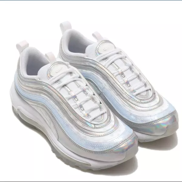 少女的玻璃球鞋？！Nike 推出全新 Air Max 97 「夢幻銀彈」真的美到哭～女網友：沒有王子也 OK❤️