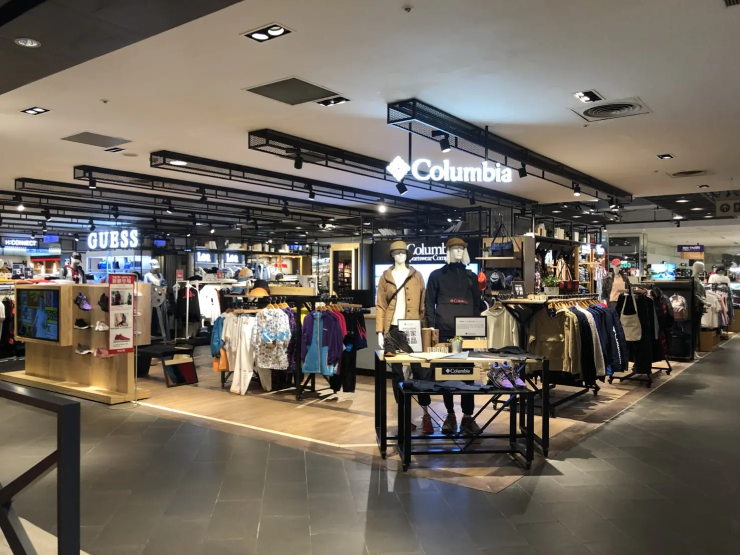 極致享黑 偏要過黑色情人節  Columbia黑牌店進軍台中，新光三越台中店首度現黑蹤