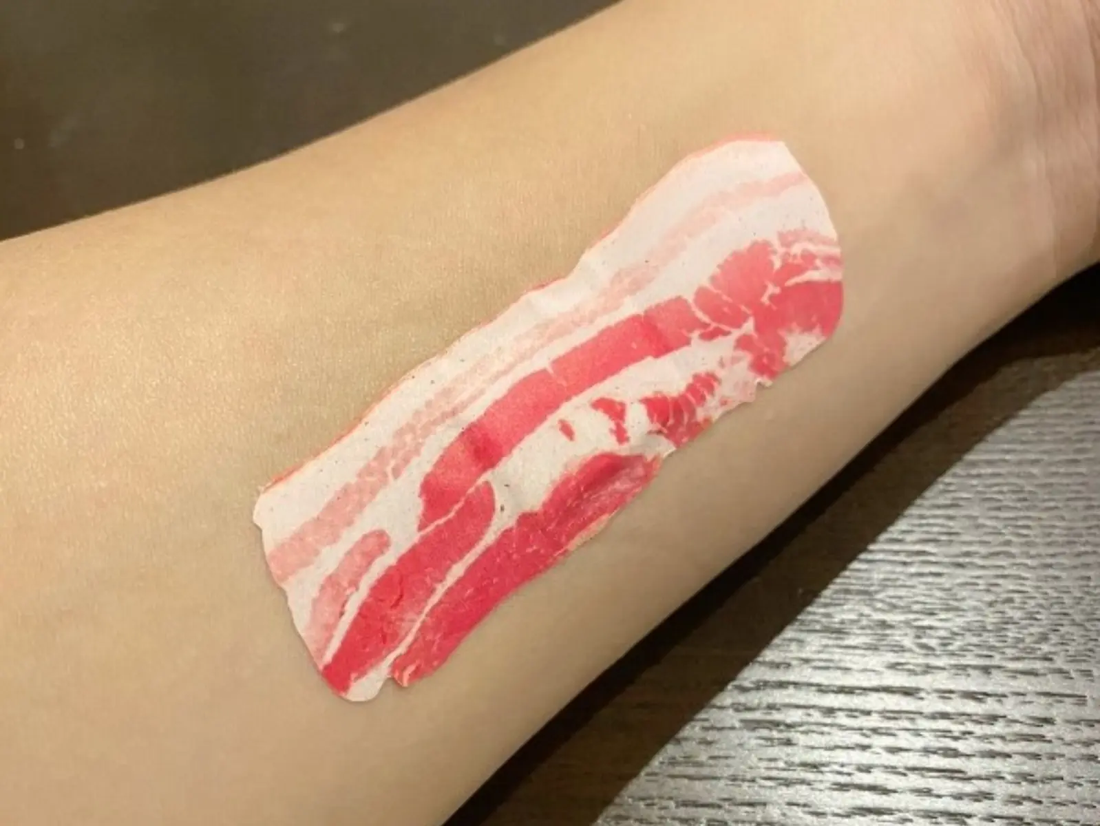 不要玩食物！日本爆紅的獵奇仿真培根小物，網友：看著看著就餓了