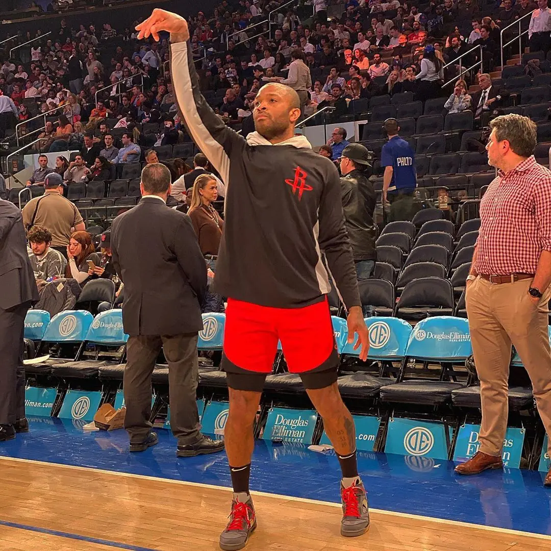 NBA 球星就是狂！「鞋王」PJ Tucker 竟穿 Off White X Air Jordan 5 上場打球，鞋迷驚呼：心在淌血啊⋯