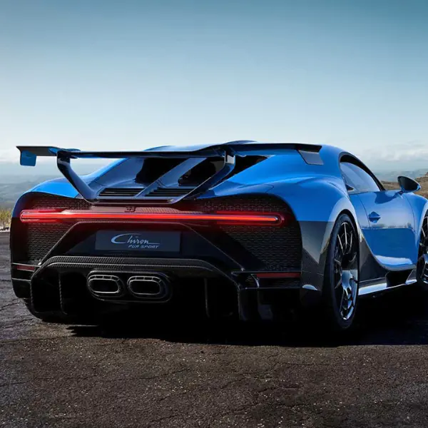 操控導向 大尾翼 Bugatti Chiron Pur Sport 現身