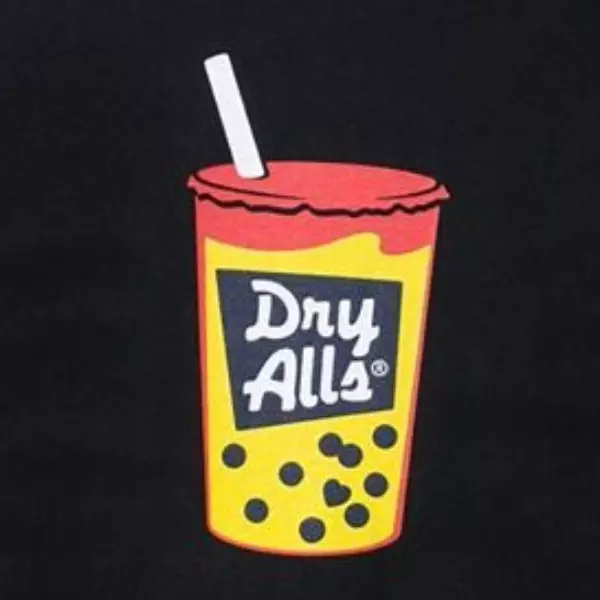 連潮流大佬都被圈粉！HUMAN MADE 推出超接地氣「珍奶 Tee」，網友：台灣味就是讚啦！