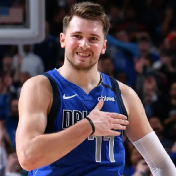我也想要這樣的老闆！獨行俠老闆親送 Doncic 全球限量 Air Jordan 4，鞋迷：「這雙可以市售嗎？」