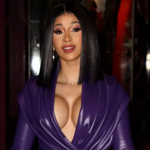 「新冠肺炎來自中國！」Cardi B 自拍影片狂炮：「再野的婊子都會怕！」網友笑瘋：最佳防疫大使無誤！