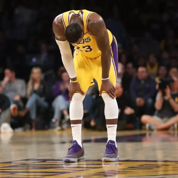 實在太難熬！NBA 聯盟宣布無限期停賽，詹皇難以接受：該取消的應該是 2020 年！