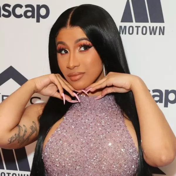 居然有續集？！Cardi B 罵完新冠肺炎再砲美國政府：「不要裝孝維！」網友笑瘋：WHO 發言人換她當