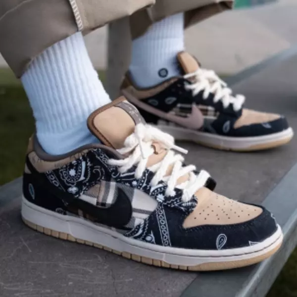 跟風搶 Nike Dunk SB 卻不會穿？本文「兩大重點要訣」教你輕鬆當上 Travis Scott！