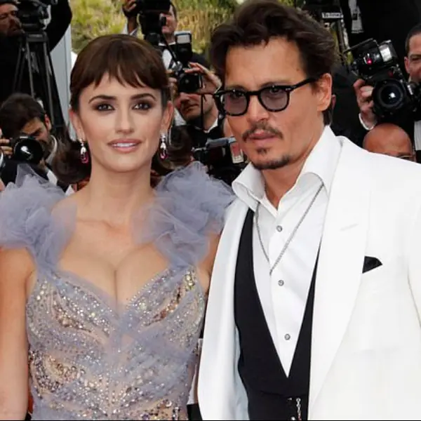 人緣有夠好！大咖演員前女友發聲力挺強尼戴普，「Amber Heard 描述的他難以置信」！