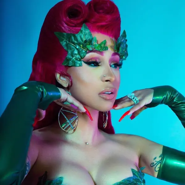 不只防疫金句！Cardi B 勵志名言大盤點：「如果你覺得你長得醜，這世上還有人比你更醜！」