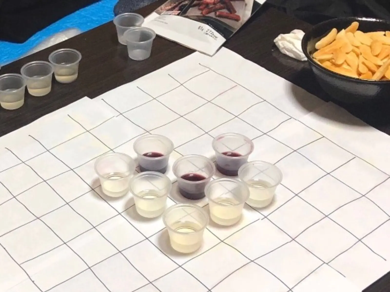 到底是在比腦力還是拚酒量？酒鬼必玩推特爆紅「葡萄酒黑白棋」，遊戲還沒結束就先醉爆！