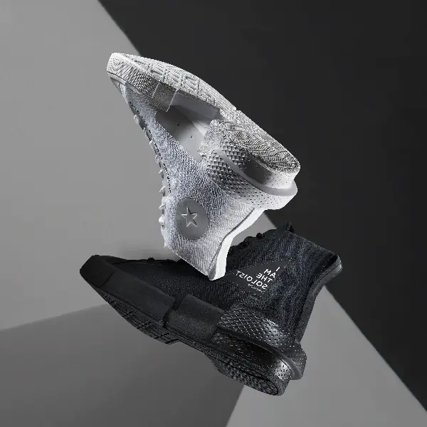 聯名除了「印 Logo、改配色」沒有新玩法？專訪宮下貴裕聊聊這雙全新 Converse 聯名球鞋，或許會有答案！