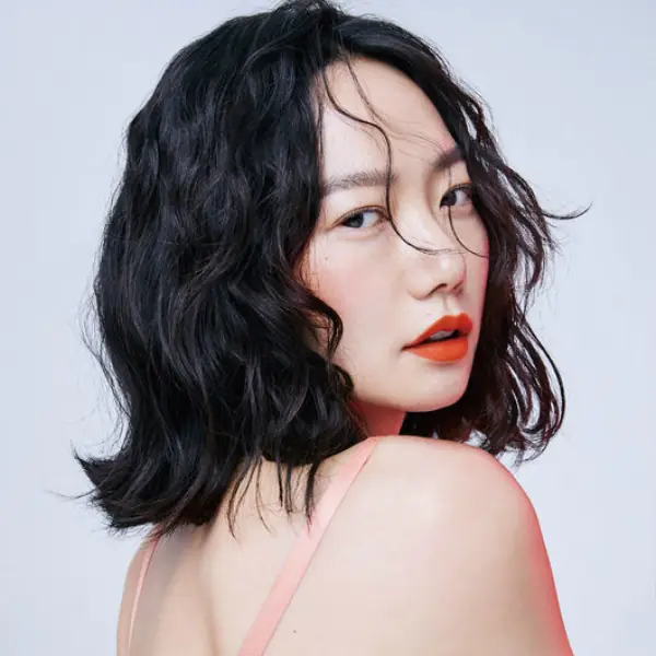 看不出來！《李屍朝鮮》最美醫女「裴斗娜」竟然已經＿歲了？少女樣全靠這 2 招輕鬆 Hold 住～