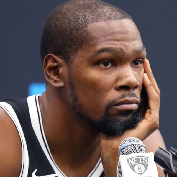 饒舌圈也要淪陷了？Drake 被爆上週才和「確診 NBA 球星」Kevin Durant 去夜店搖！