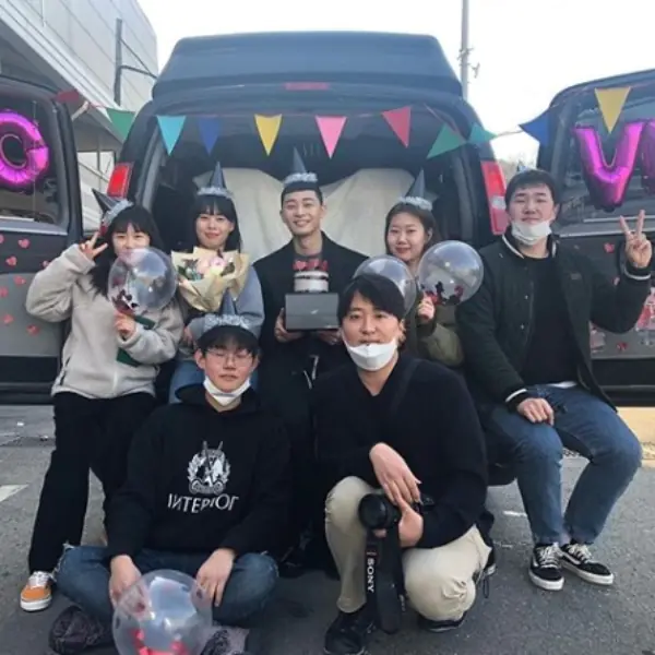 《梨泰院 Class》曝光正式殺青照，朴敘俊感嘆：「光是栗子頭就剪了 42 次！」