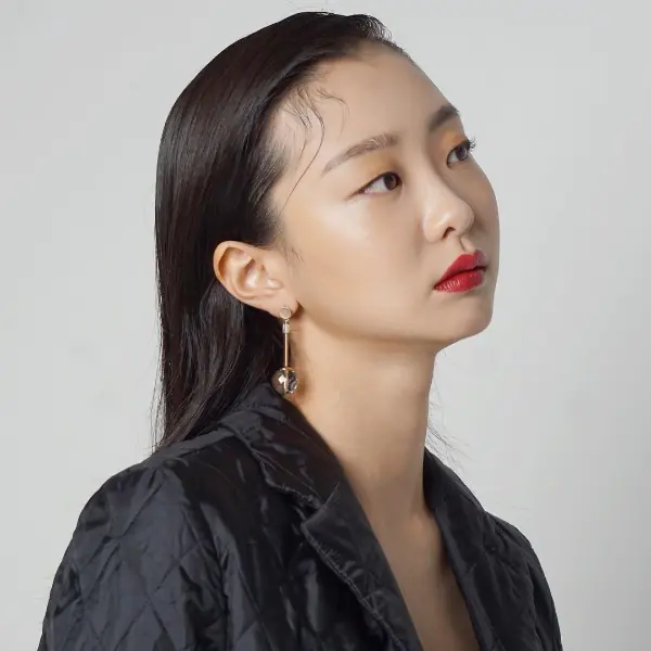 圓臉注定只能裝可愛？跟著《梨泰院》金多美靠「這 3 招」娃娃臉也能撐起「超時髦氣場」！