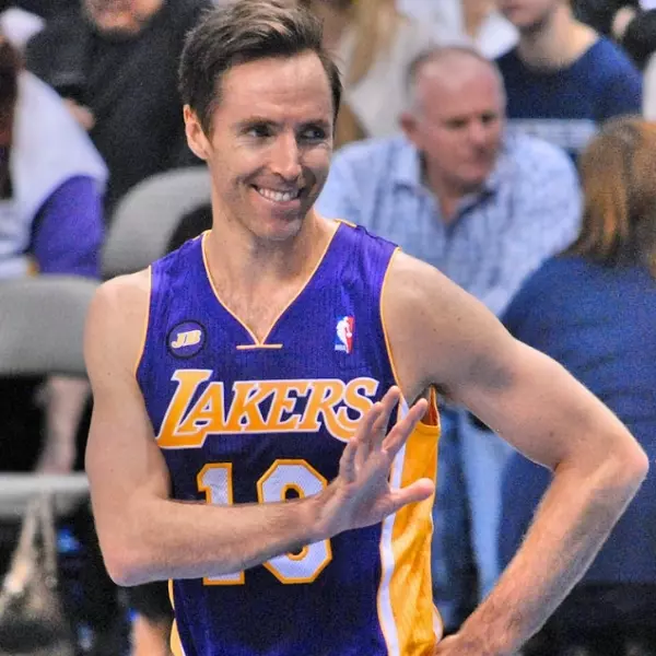 依舊帥爆！NBA 傳奇控衛 Nash 搭上「捲筒衛生紙」挑戰風潮，超猛腳上功夫引發網友盛讚！
