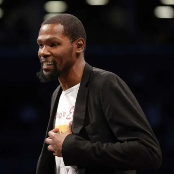 【老 J 推車 4】跟我的進攻一樣兇！細數 Kevin Durant 5 大名車收藏，賓士 AMG、法拉利我全都要！