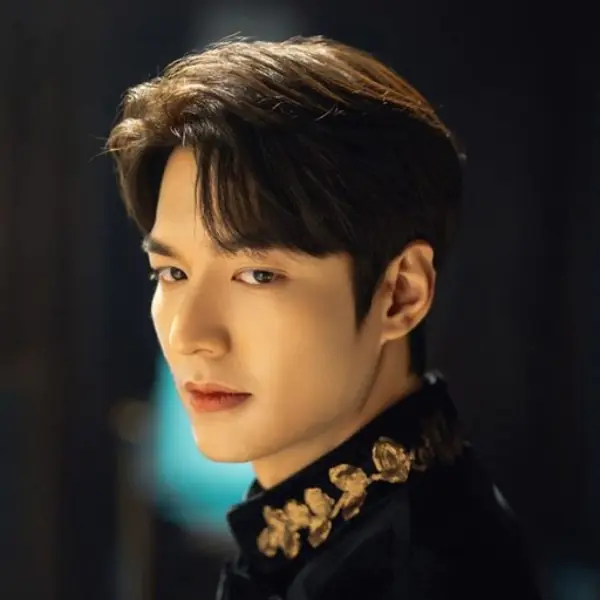 白馬王子降臨！李敏鎬《The King：永遠的君主》前導預告，下個月 Netflix 開播！