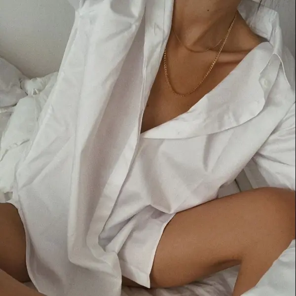 穿上它讓人慾望爆炸？Kendall、泫雅狂穿的「慾女衫」妳還不來一件？各種身材都能性感駕馭！
