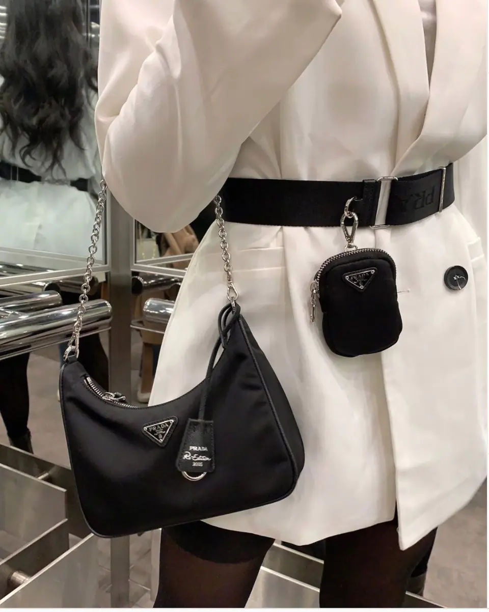 防疫也要漂亮！CHANEL、LV⋯這 5 款「暗袋超多名牌包」乾洗手、口罩都有地方放了！