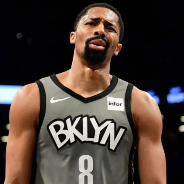 惹錯人？籃網後衛 Dinwiddie 稱詹皇神奇過人只是「湊巧」，粉專立刻被廣大「詹粉」留言灌爆！