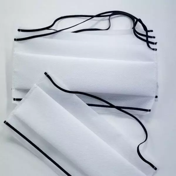 最時髦防疫戰隊！Dior 自行生產「超奢華口罩」曝光，網友瘋掉：「已經想好怎麼搭了！」