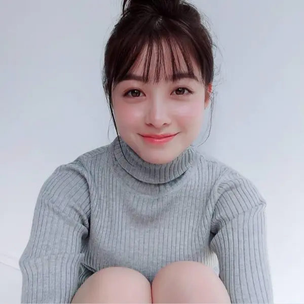 蝴蝶袖讓人費盡心思？只是你不懂挑！跟橋本環奈學這 3 招「藏肉穿搭」再肉都敢露手臂！