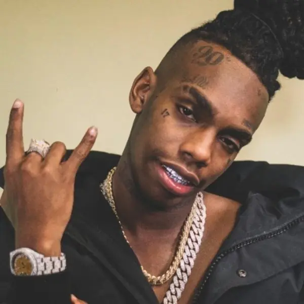饒舌歌手確診！肯爺也愛的 YNW Melly 在獄中染「新冠病毒」，律師爆驚悚內幕：確診後都沒戴口罩⋯