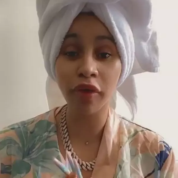 Cardi B 宣布連續 42 天每小時捐 1000 美元，幽默嗆：「請款可以私訊妳的 Pussy 給我！」