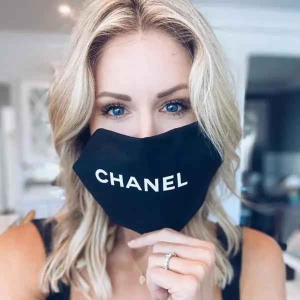 CHANEL、Gucci 口罩自己做！網紅用「名牌防塵袋」自製口罩掀起熱潮，教學影片曝光超好上手～