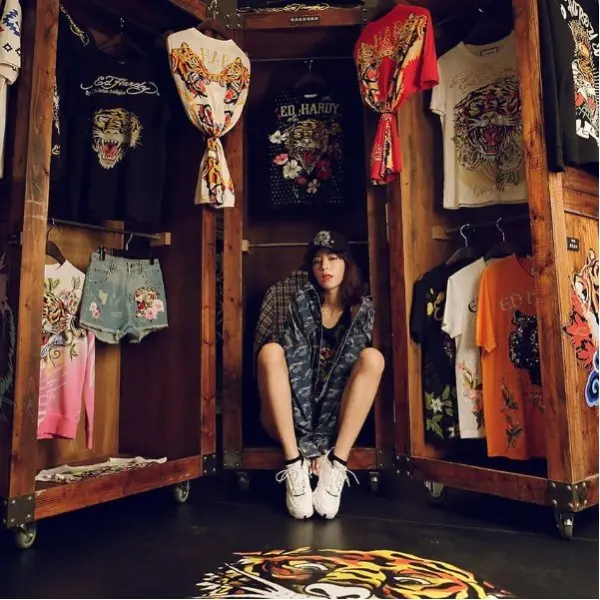 好萊塢明星都穿它，就連 Keanna 也是鐵粉！潮牌 Ed Hardy 15 周年經典回顧展來了！網友：「這不去不行！」