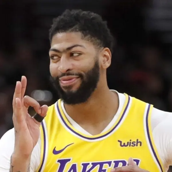 「眉」有極限！Anthony Davis 要價 2.4 億「超大豪宅」曝光，泳池、球場、電影院一應俱全！